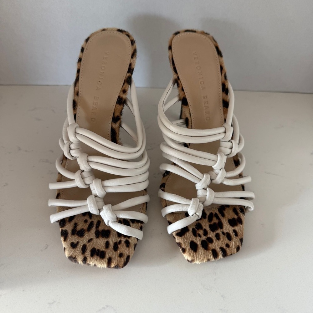 New Veronica Beard Avita Animal Print / White heels Size: 6